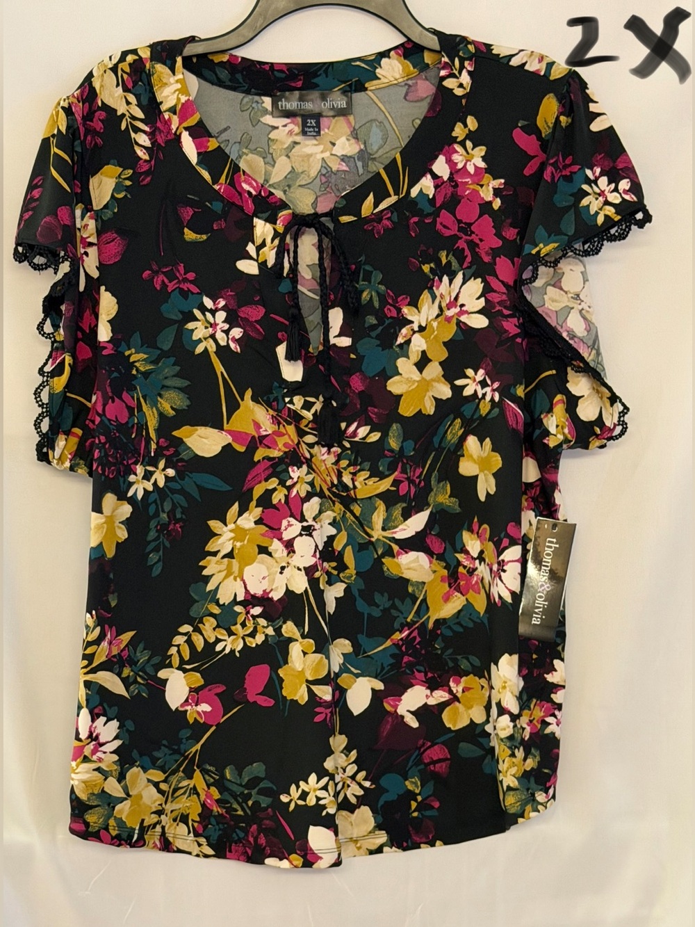 thomas & olivia Black Floral Tie-Neck Short Sleeve Blouse